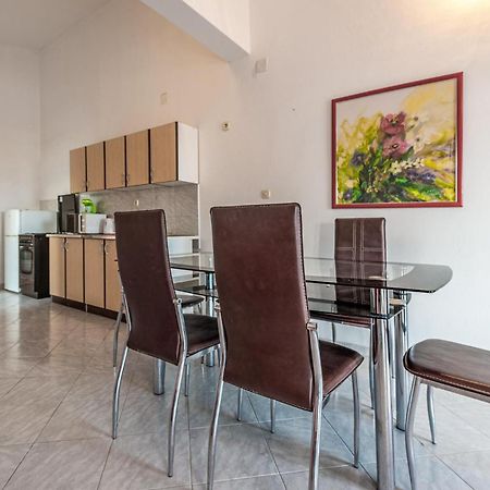 Beautiful Apartment In Vir With Wifi Zewnętrze zdjęcie