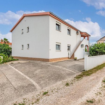 Beautiful Apartment In Vir With Wifi Zewnętrze zdjęcie